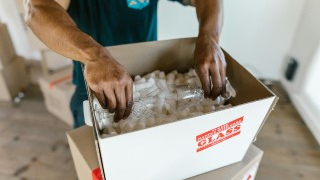 How to Pack Glassware for Moving: The Best Tips By Professional Movers фото