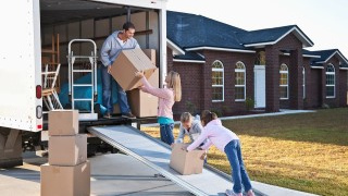How much to tip movers short distance​ фото